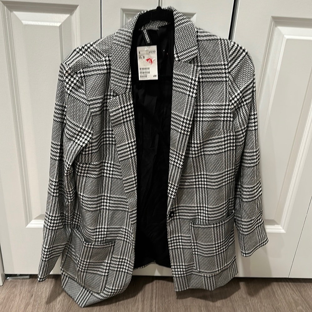 Size 10 H&M black and white thick blazer/jacket. brand new!